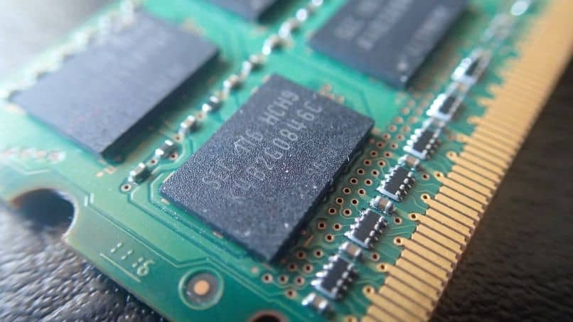 تعلم التفريق بين ذاكرة الوصول العشوائي و vram