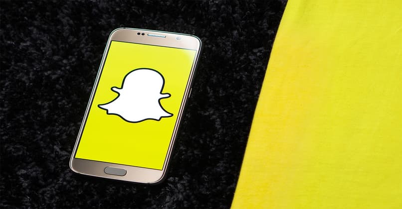  كيف ارسل سنابه لشخص مو ضايفني رسائل السناب شات الخاص كيف ارسل سناب بدون إضافة ألوان الرسائل في سناب شات دعم سناب شات كيف ارسل سنابي رابط كيف اكتب تعليق على سناب شات رسائل السناب شات الخاص معلق
